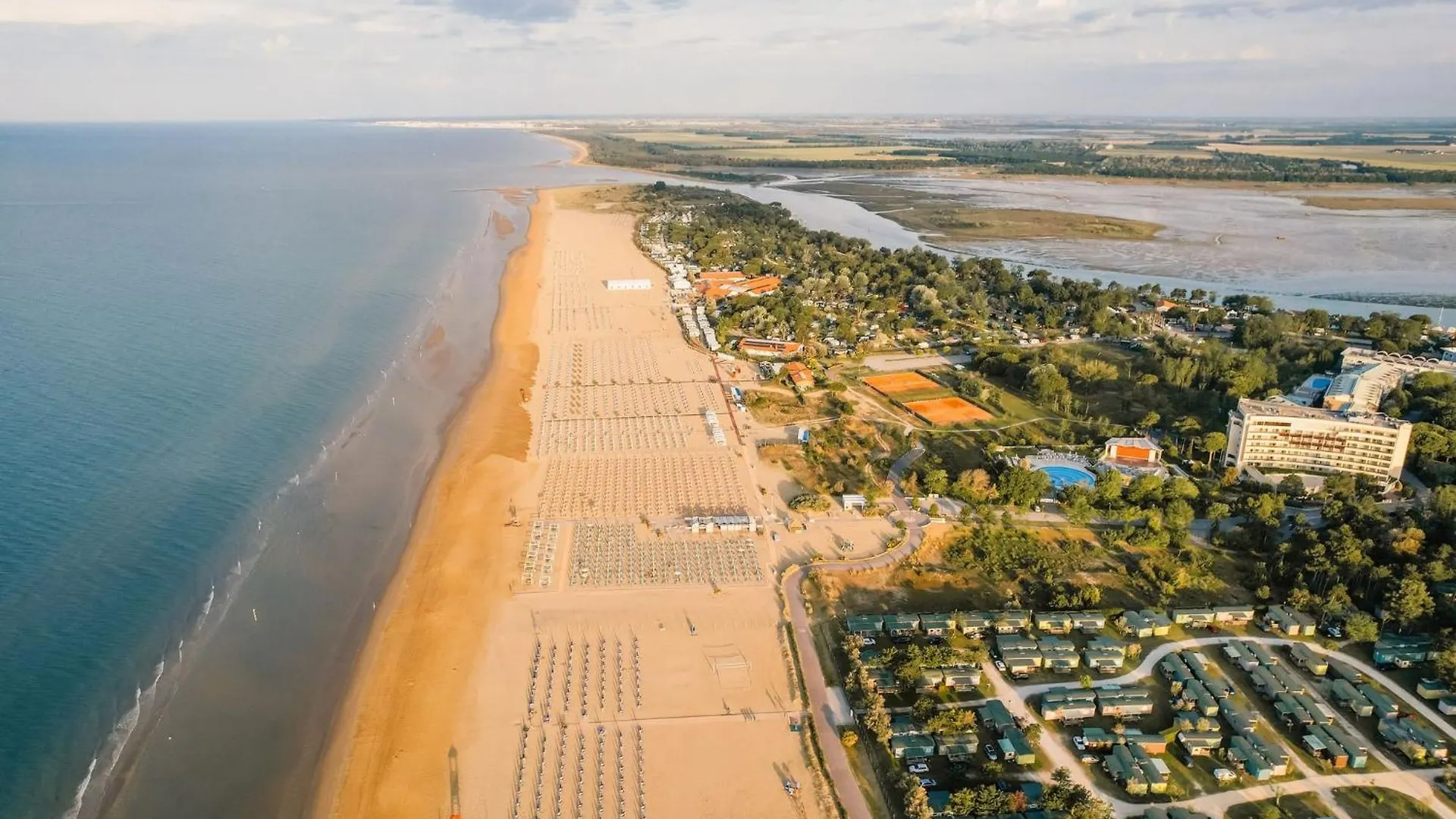 Cozy Flat With Terrace And Lift - Beahost Apartment Bibione Italy